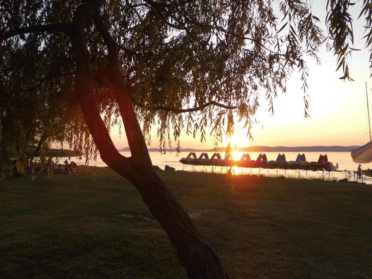 Balatonszárszó Kenge Apartmanok المظهر الخارجي الصورة